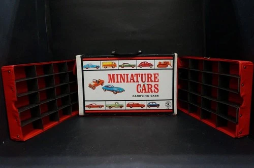 VINTAGE 1966 MATTEL MINITURE CARS CARRYING CASE 40 VEHICLES MATCHBOX-HOTWEELS