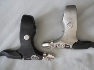 brake levers SRAM ESP 9.0 (1 missing handlebar mount screw) off giant ATX