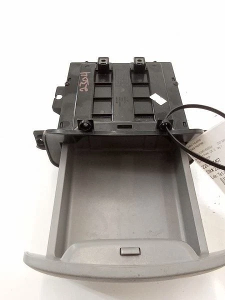 2007 HYUNDAI SANTA FE CONSOLE CENTRAL PAINEL DE ARMAZENAMENTO TRASEIRO FABRICANTE DE EQUIPAMENTO ORIGINAL 84633-2b072 - Imagem 3 de 4