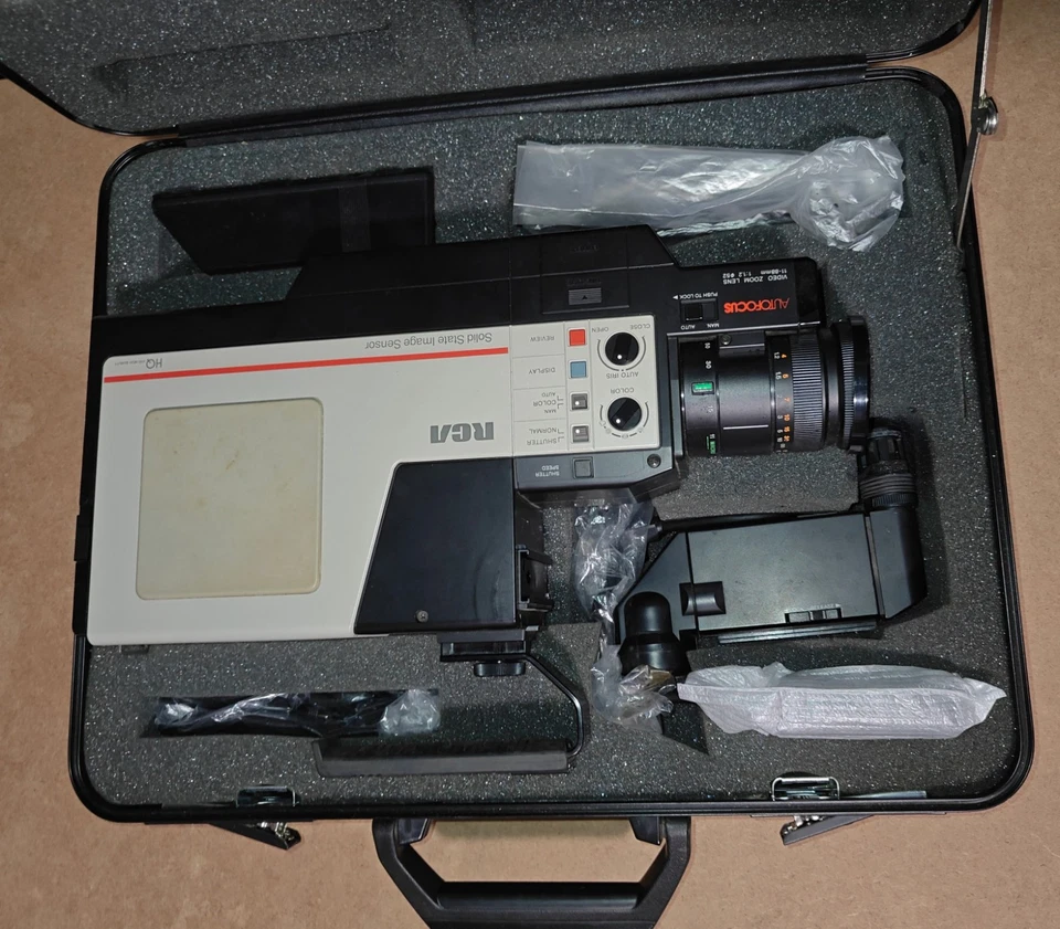 Filmadora RCA CC300 Pro Wonder foco automático HQ VHS com estojo e acessórios não testados - Imagem 3 de 4