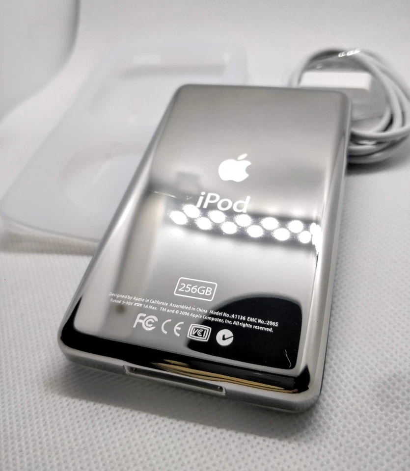 Apple iPod Classic - 5th gen, clear+white (refurb, 3000mah battery, Wolfson DAC) - Image 4 of 4