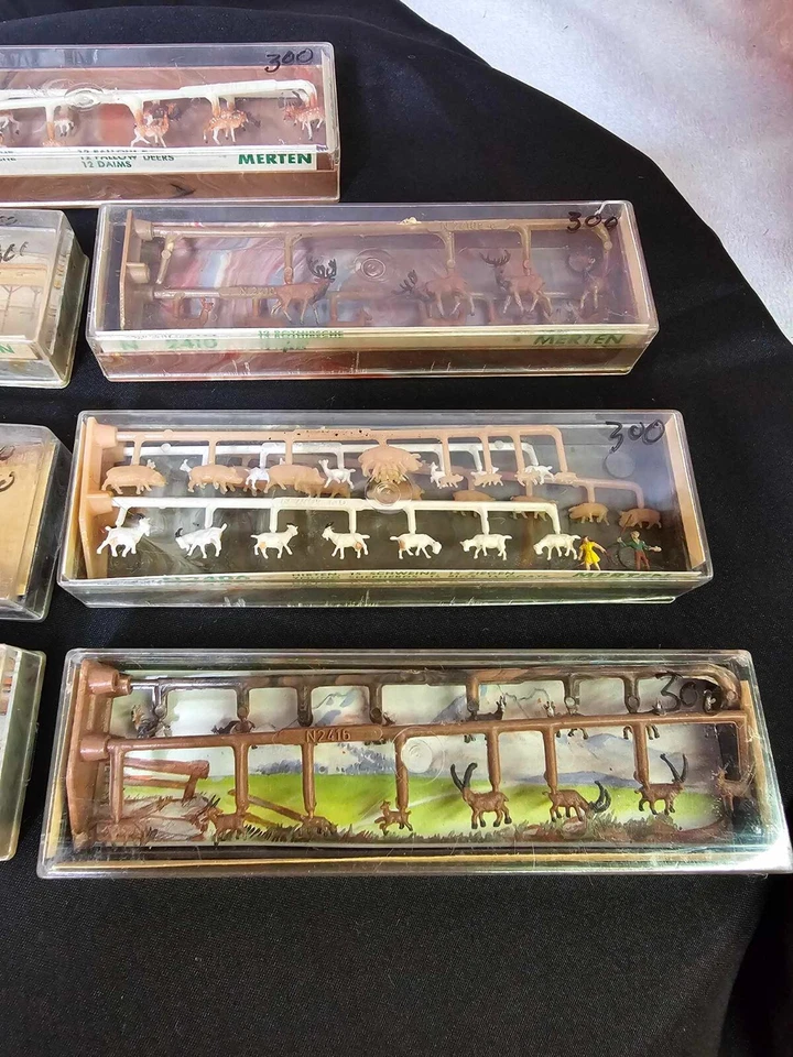 Figura de plástico miniatura Walter Merten de colección de 7 cajas Berlín Alemania Occidental - LEER-B10 Foto 2 de 4