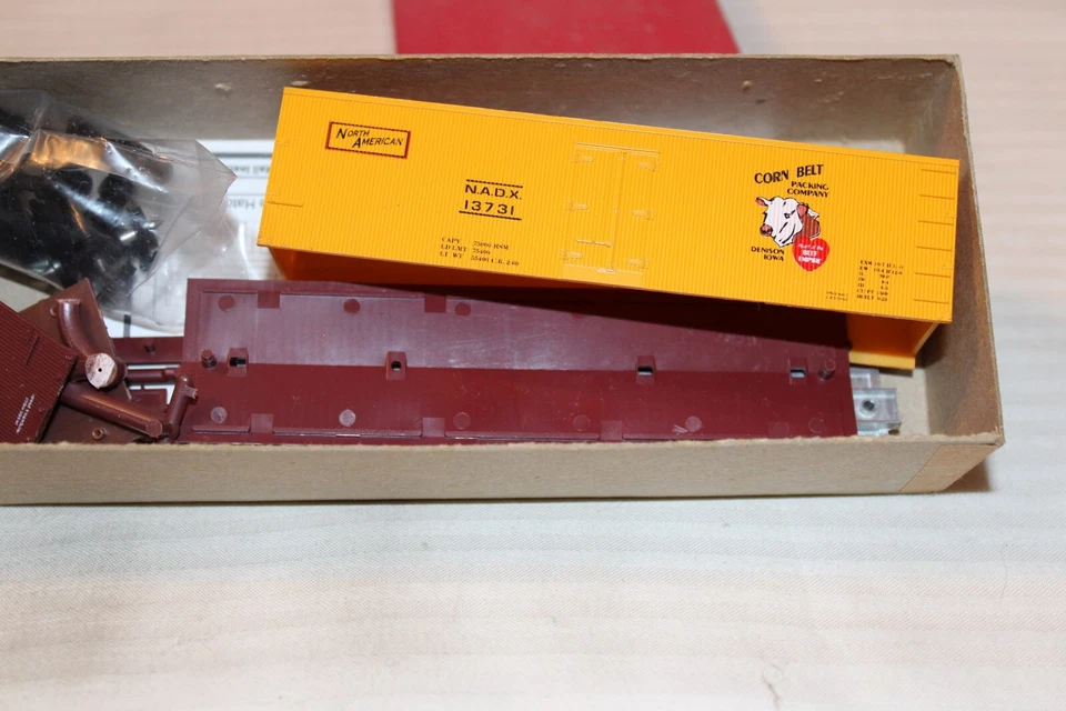 HO Scale Branchline, 36' Box Car, Corn Belt Packing, Yellow, #13731 - 12710 - Image 2 of 3