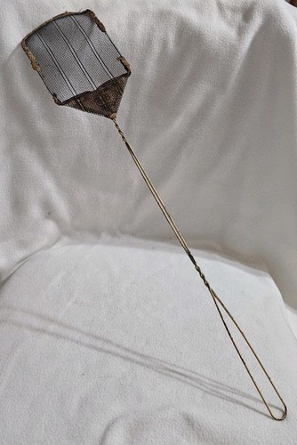 VINTAGE ANTIQUE MESH FLY SWATTER~advertisement FLY SWATTER 23" R-B Brown