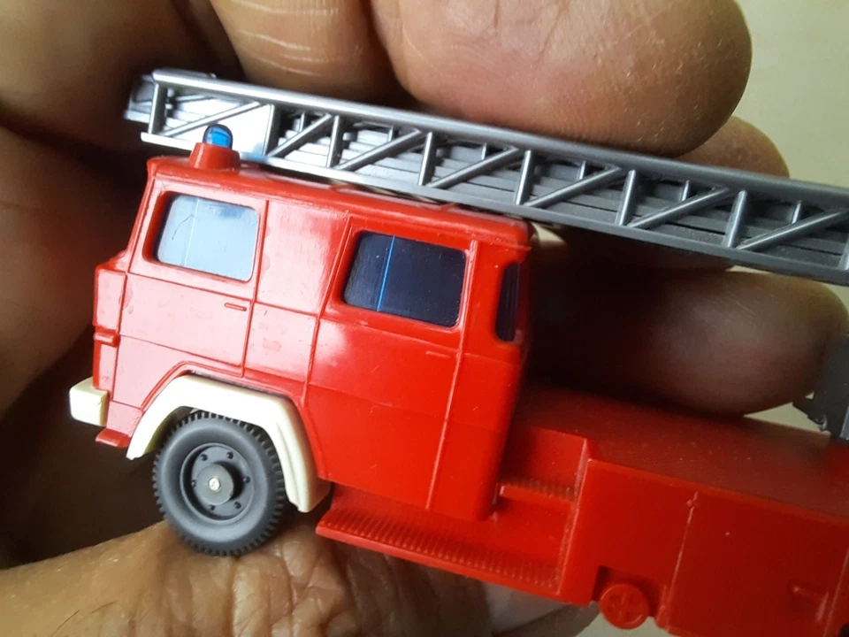 AUTOSCALA POMPIERI MAGIRUS D12 cat. 62 WIKING VINTAGE PLASTIC VEHICLE 1/87 H0  - Immagine 2 di 4