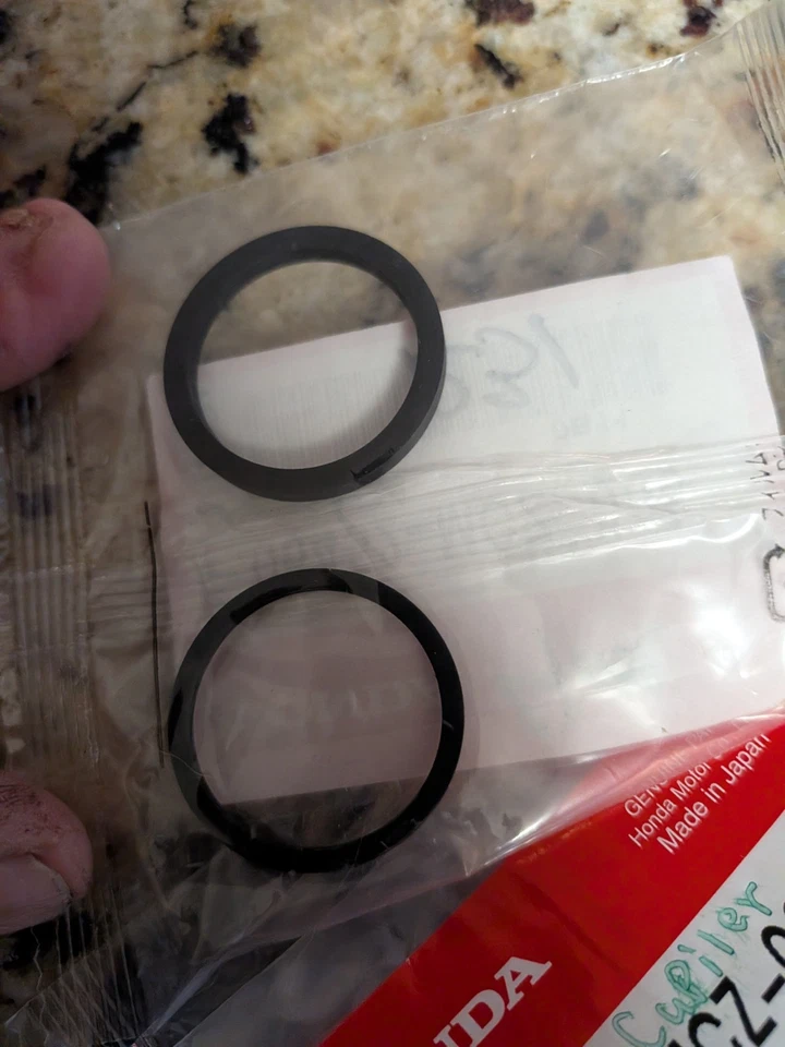 Комплект уплотнений нижнего поршня переднего тормоза Honda Oem CB 900 F 2002-2007 06452-MCZ-006 R31 - Изображение 2 из 2