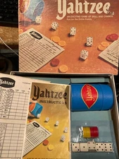 Vintage Yahtzee Game 1975 *Pre-Owned* m2