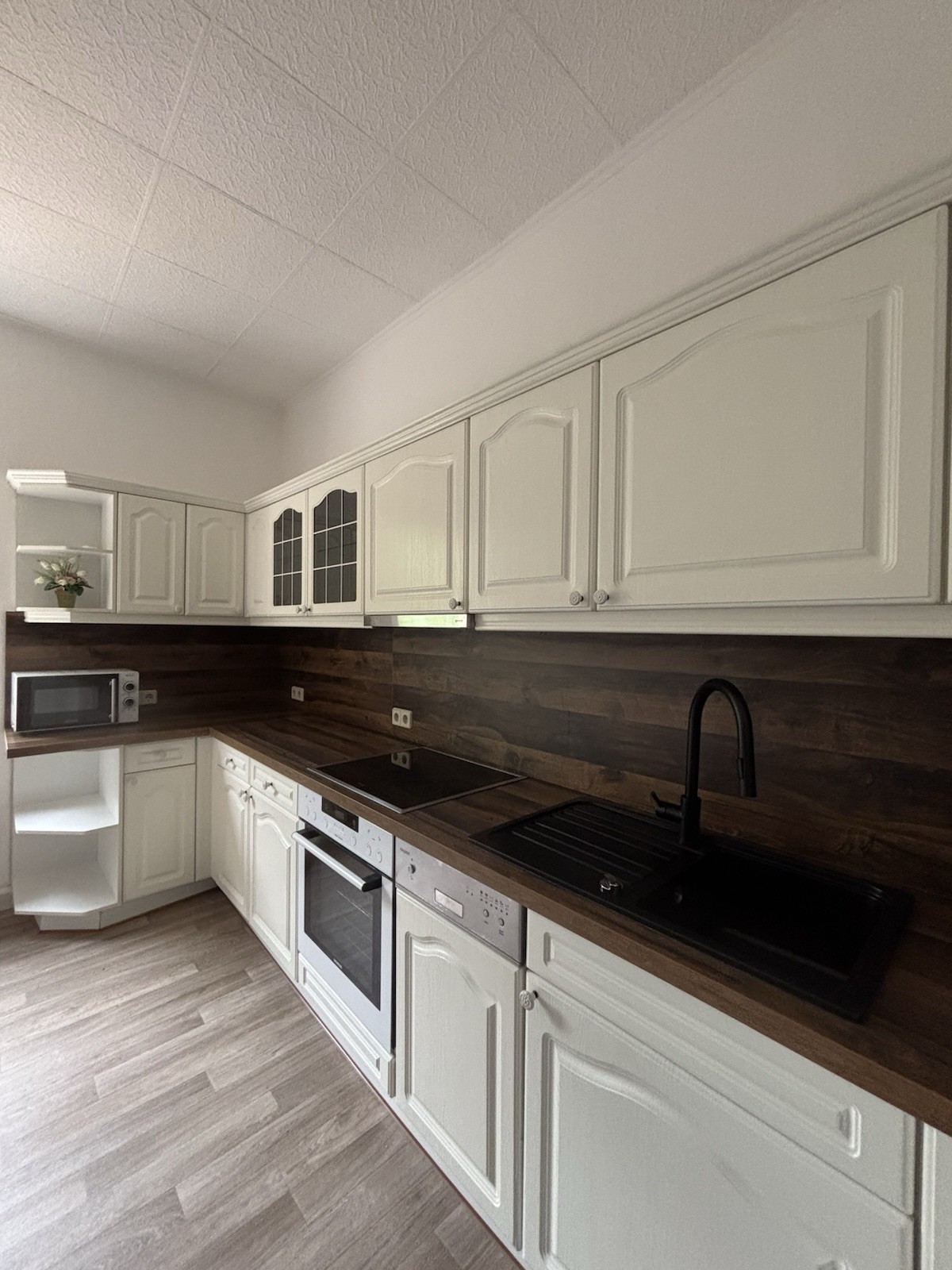 Komplette große Einbauküche mit Geräten abzugeben