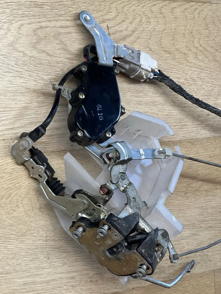 Toyota T100 1993-1998 pestillo de puerta de pasajero derecho con actuador de bloqueo eléctrico OEM Foto 3 de 3