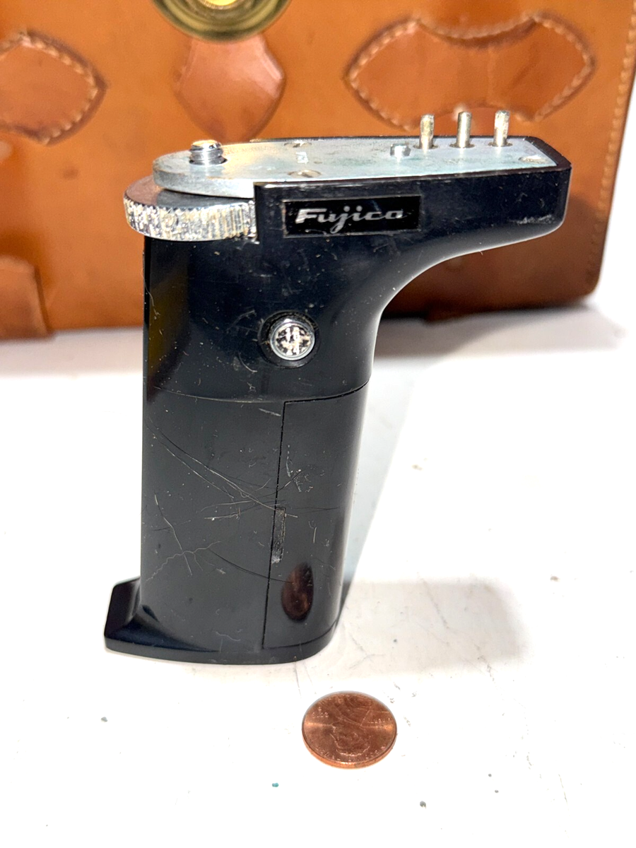 VTG Fujica 8 Zoom Deluxe 8mm Movie Camera W/ Accessories + Case