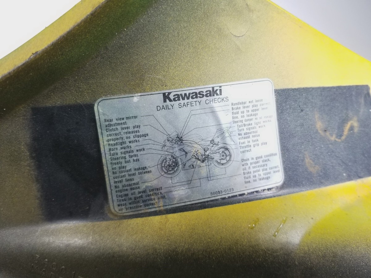 06 07 Kawasaki ZX10 ZX10R Left Side Gas Fuel Tank Cowl Fairing