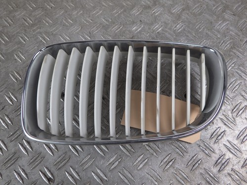 44091 Kühlergrill links M-Paket BMW 1er Coupe (E82) 120i  115 kW  156 PS (09.20