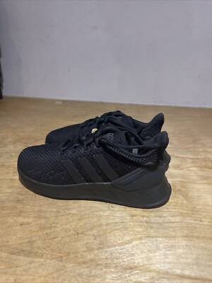Size 2 adidas Boy's Questar Flow NXT K  Black Sneakers