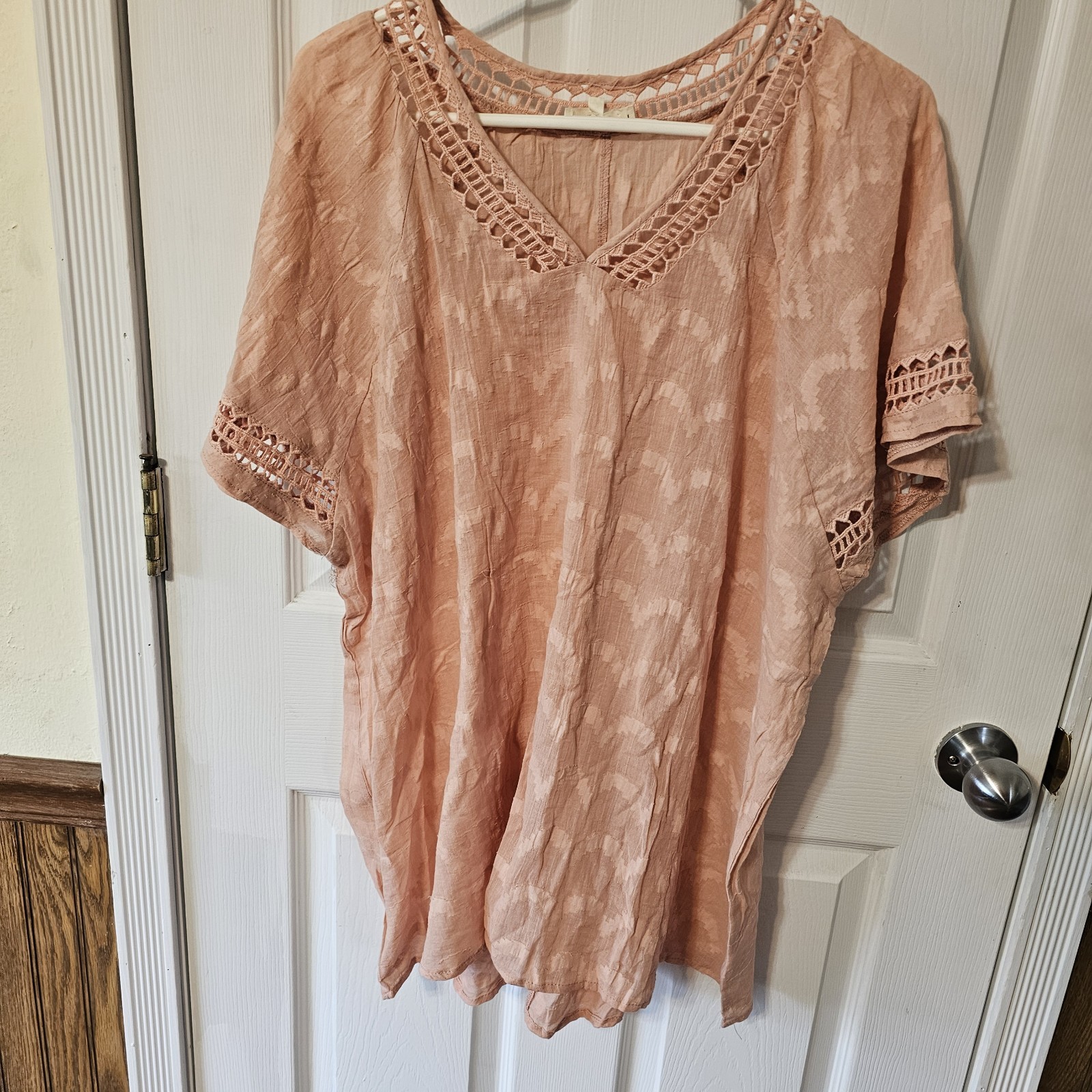 Easel Women's Short Sleeve Shirt Peach With Crochet Trim Sz Large Cotton