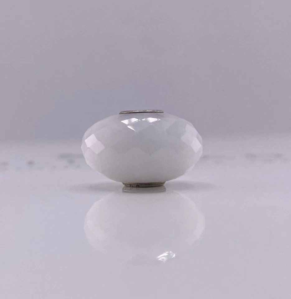 Cuenta de calcedonia facetada Trollbeads Foto 3 de 4