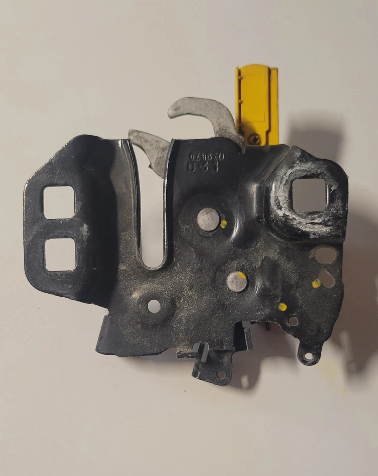 2019 Lincoln MKZ Ford Fusion Hood Driver Side Lock Latch W/OUT SENSOR OEM USED - Изображение 2 из 2