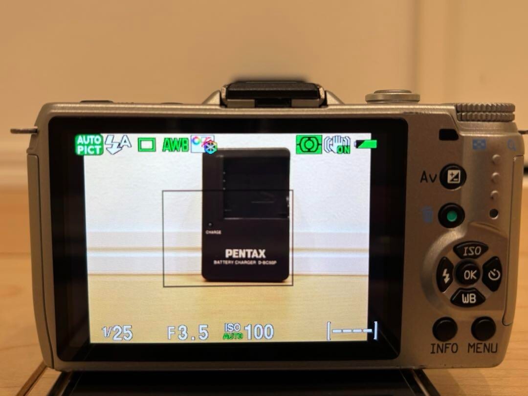 Pentax Q10 02 Standard Zoom Digital Camera 12.4MP Silver