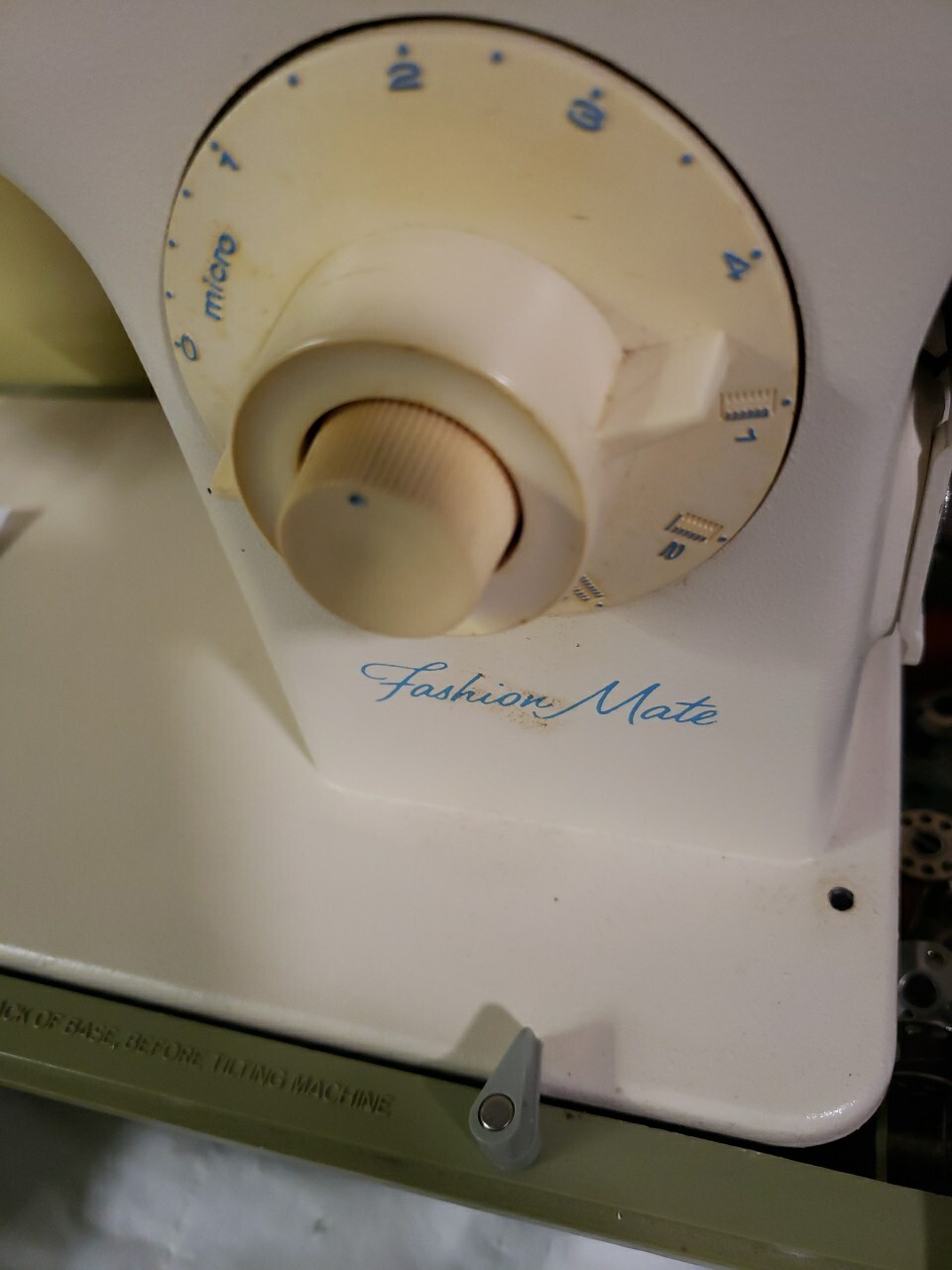 Fashion Mate By SINGER Sewing Machine 621B. Made In Brazil. Vintage