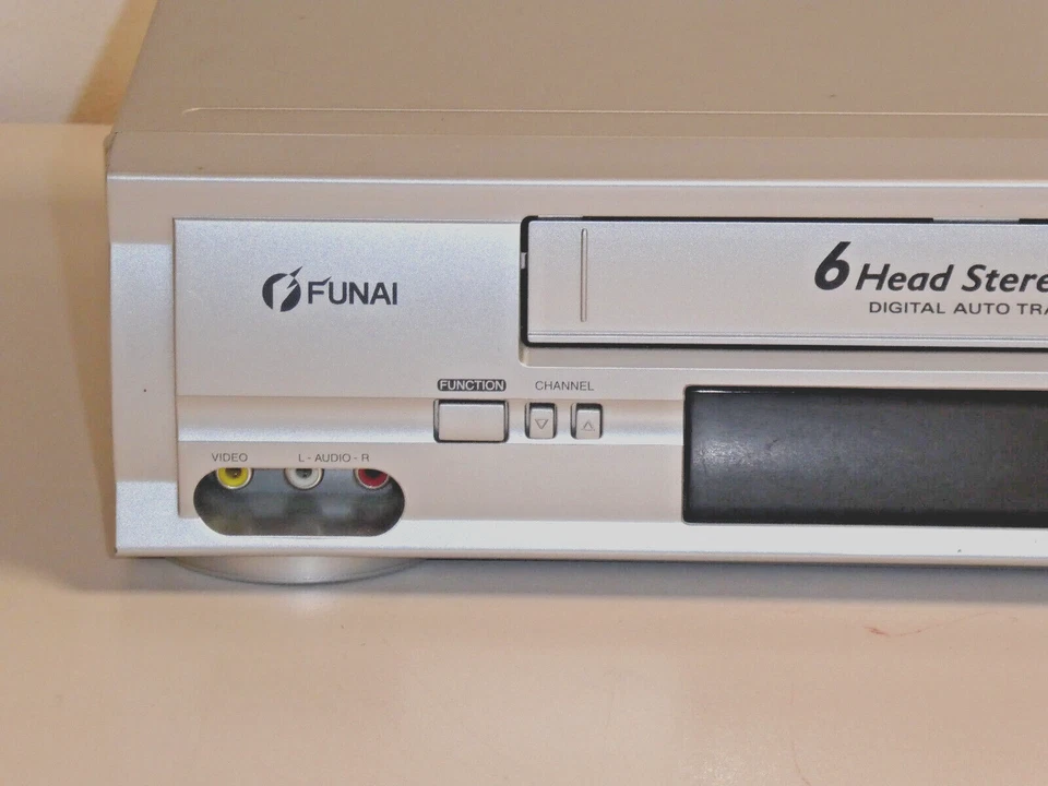 Funai 31D-850 6 Head VHS-Videorecorder, DEFEKT wirft Band wieder aus - Bild 2 von 4