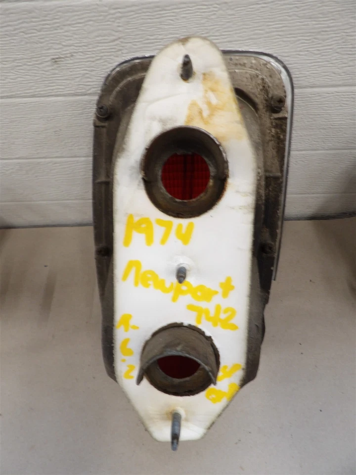 RH PASSENGER SIDE RIGHT TAILLIGHT LAMP ASSEMBLY CHRYSLER 1974-1976 Newport OEM - Image 4 of 4