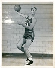 Gainesville Florida Gators Basketball Athlete Action Historic Vintage Photo 8x10