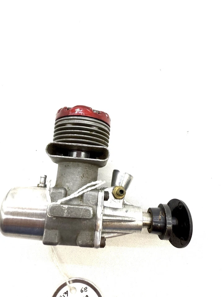 McCoy 19 Stunt Red Top Nice with Tether Vintage RC Plane Engine With Tank M7 - Image 3 of 4