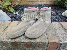 Sanuk Womens Suede Light Brown Fringe Mocassins Size 7/ Euro 38