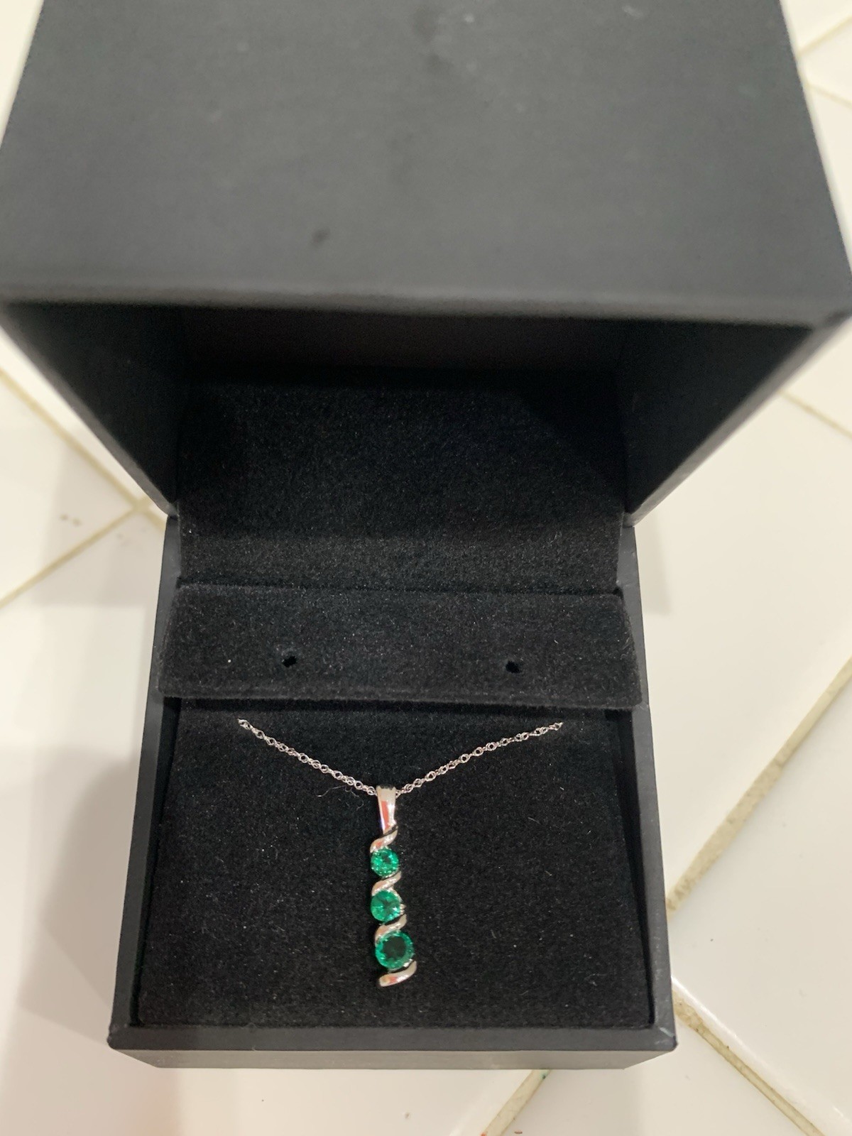 10K White gold 3 Stone Emerald Swirl Necklace