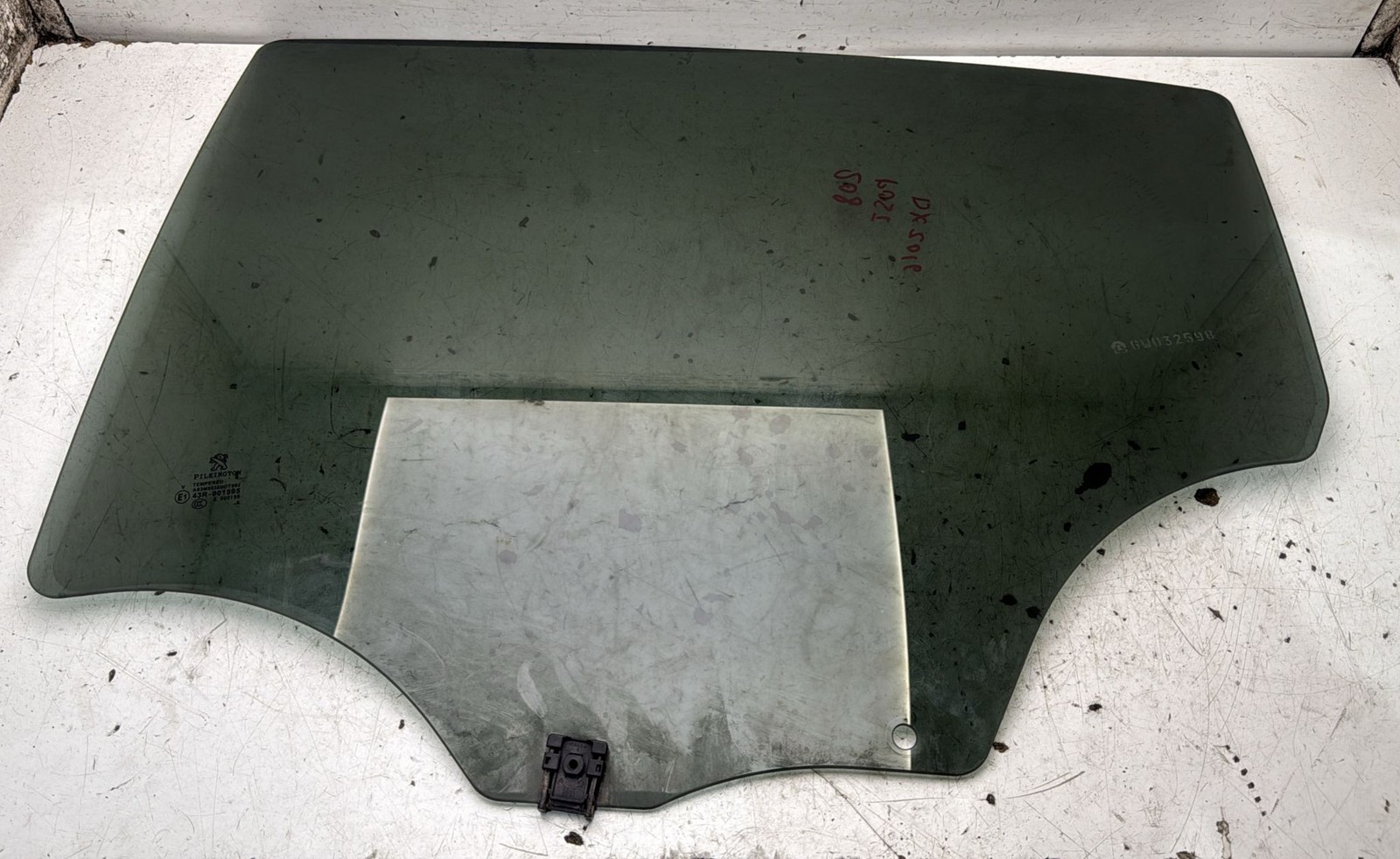 VETRO SCENDENTE POSTERIORE DESTRO PER PEUGEOT 208 3P Serie (12>19)