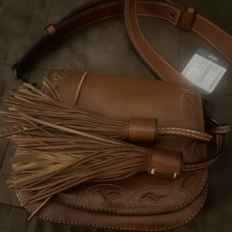Bolso bandolera/hombro Frye Ray con flecos color tostado nuevo sin etiquetas. Orig. Etiqueta de precio $398,00 Foto 3 de 4