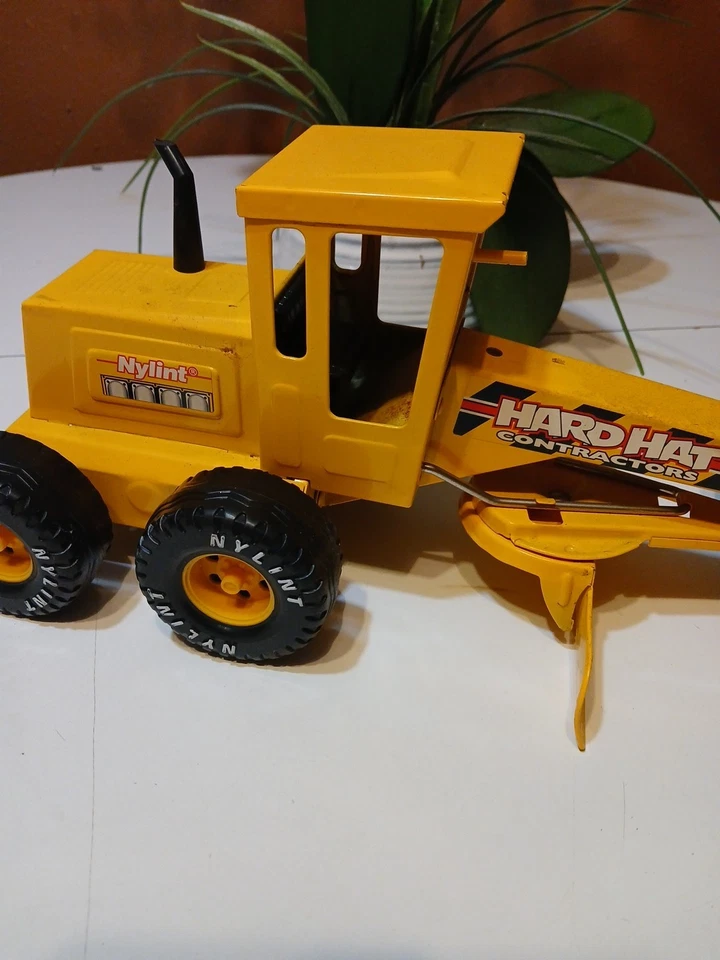 Nylint Hard Hat VINTAGE Road Grader w/ cab Pressed Steel 1/16 scale toy - Image 3 of 4