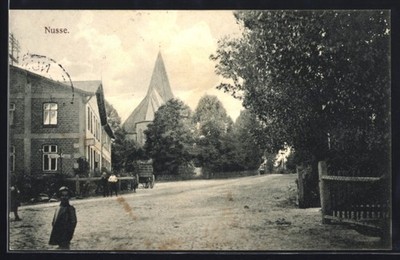 Ansichtskarte Nusse, Kirche und Dorfstraße 