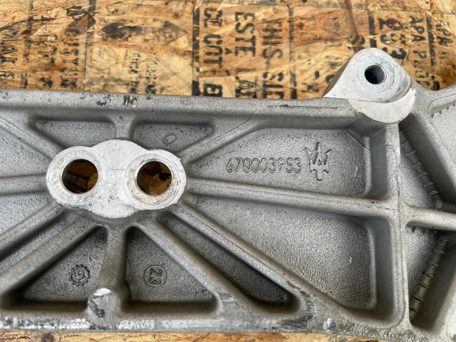 TRANSMISSION MOUNT BRACKET ASSEMBLY OEM M157 42K 14-19 MASERATI GHIBLI Q4 S