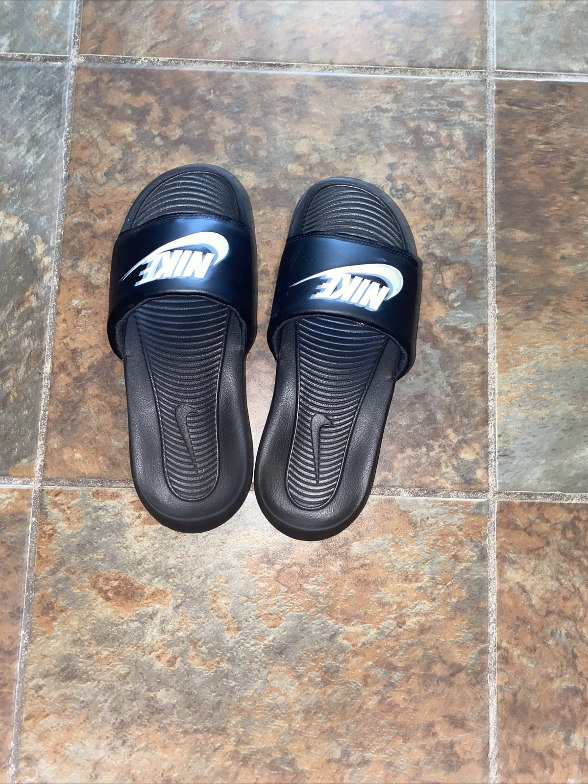 Nike Victori One Slide bianco nero morbido schiuma comodo sandalo uomo taglia 7