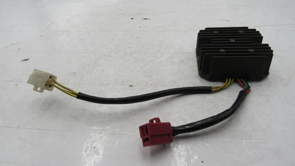 Honda CX500C CX500 1980 OEM regulador de voltaje rectificador Foto 2 de 4