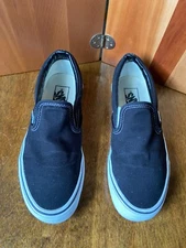 Vans Black/White Off The Wall Slip Ons -- M 6, W 7.5