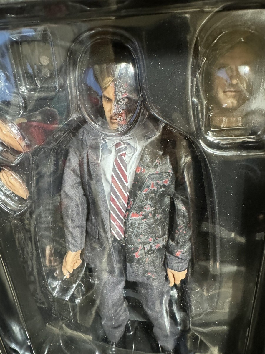 ☆レア☆BATMAN THE DARK KNIGHT TWO-FACE RARE DC Hot Toys The Dark Knight 1/6 Harvey Dent Two-Face New in