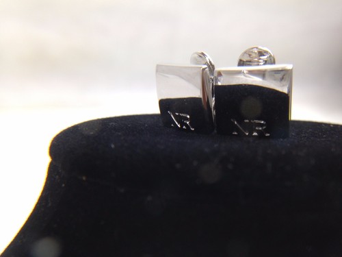 Authentic NINA RICCI NR Logo Design Silver tone Clip-on Earrings 5E191460"