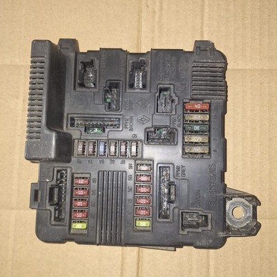 Renault Megane 2 CC Steuergerät ,Sicherungskasten 8200306033A