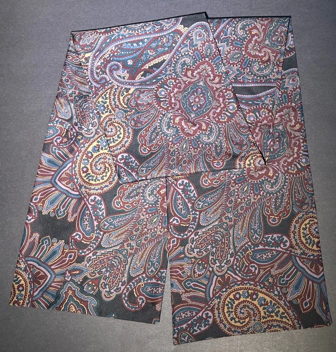 Vintage Men’s Paisley/ornate Dress Scarf Pre-owned