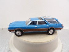 1972 OLDSMOBILE VISTA CRUISER WAGON     2019 GREENLIGHT ESTATE WAGONS    1:64