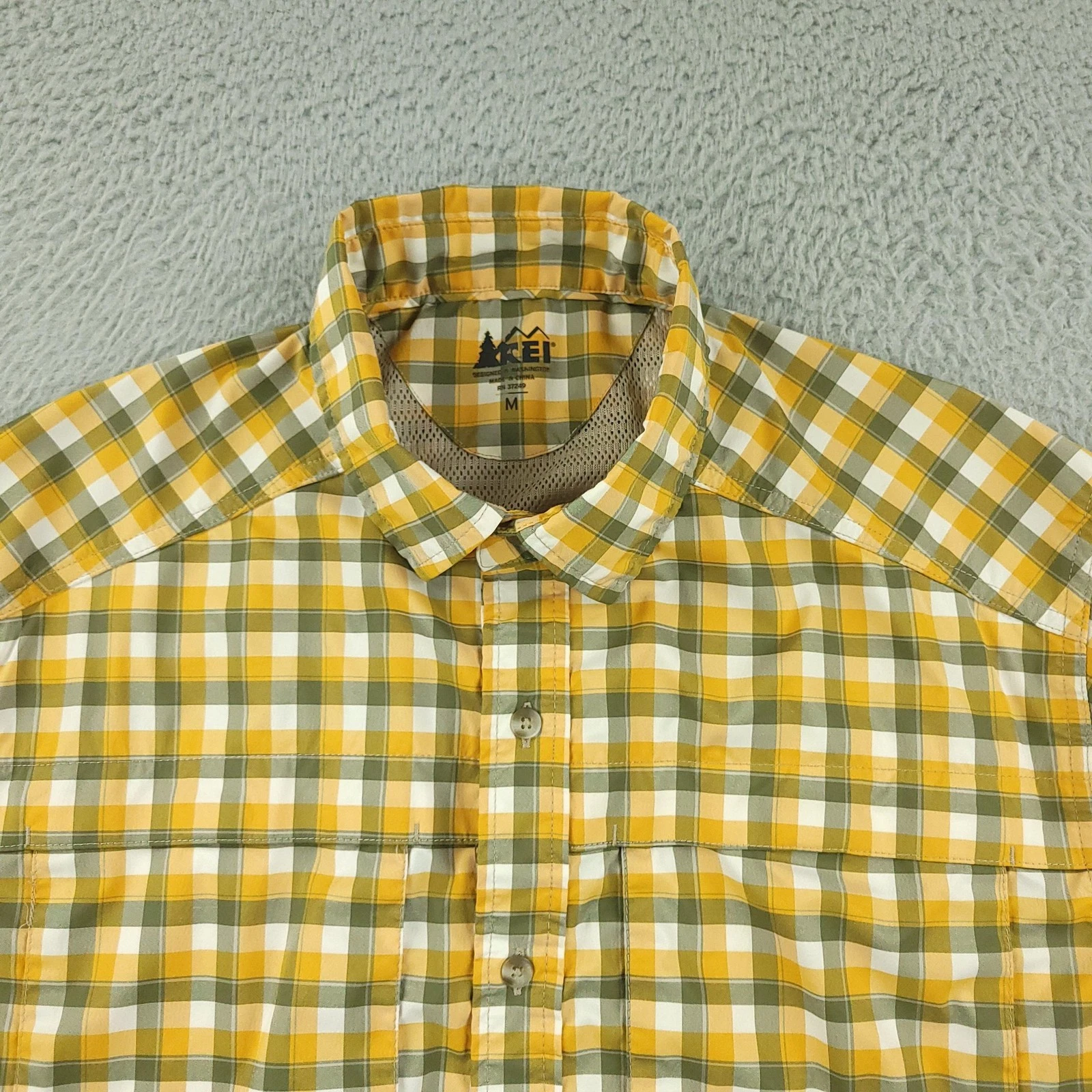 REI Shirt Mens Medium Yellow Plaid Short Sleeve Button Front Hiking Outdoor