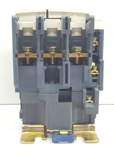 Telemecanique LC1 D806P7 Contacteur 230V 50/60 Hz 125A - Photo 10 sur 21