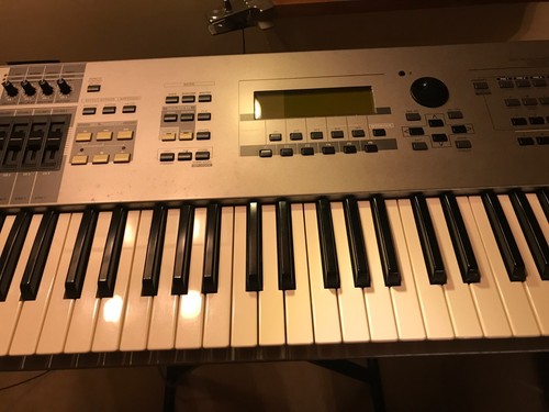 YAMAHA MOTIF6 61-Key Production Synthesizer Electric Piano - Picture 3 of 22