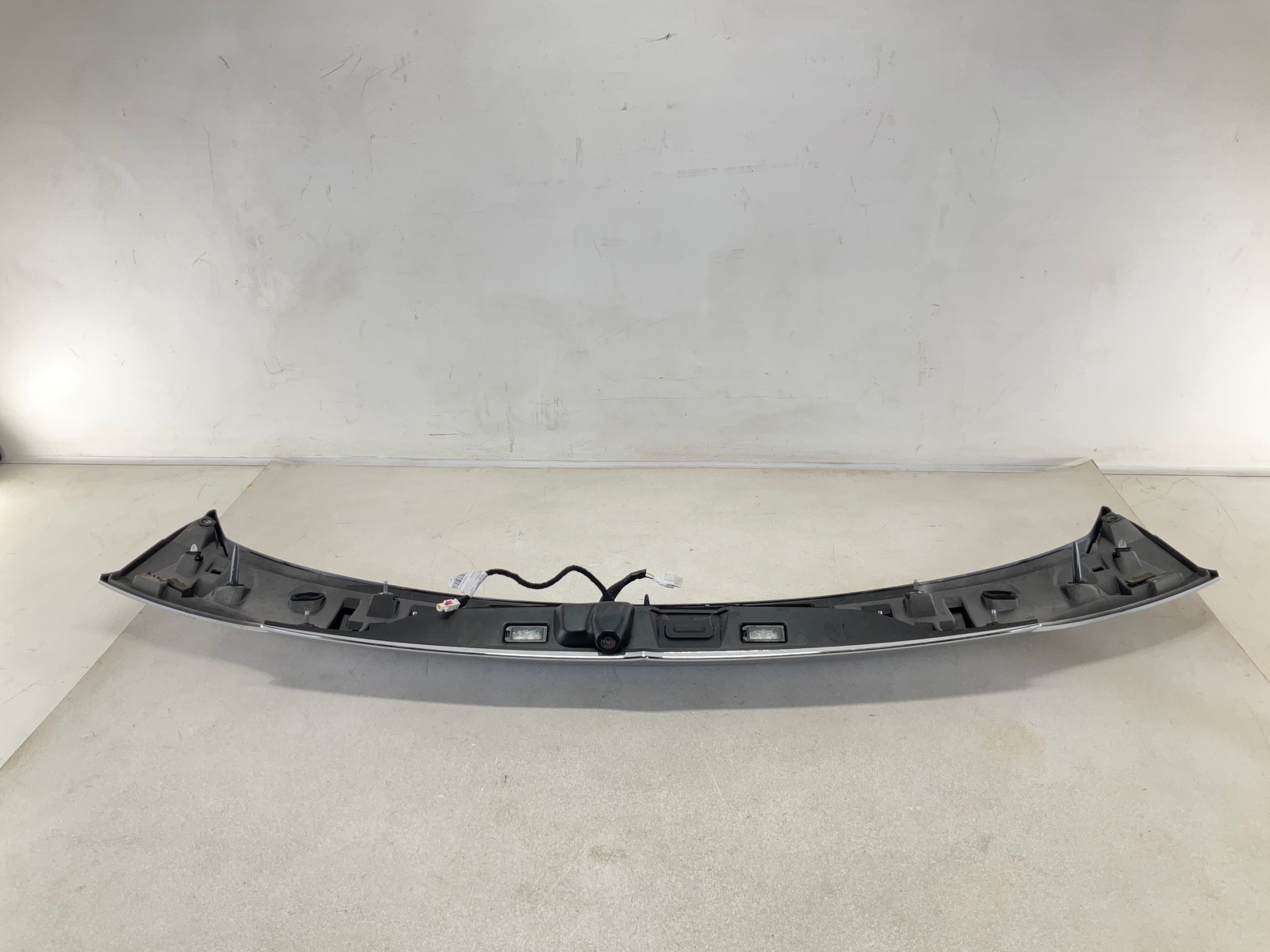 17-20 MASERATI Levante Rear Liftgate Tailgate Spoiler w/ Camera OEM