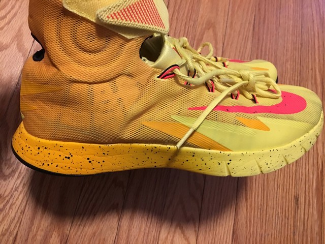 Nike Hyperrev OG 2014 Kyrie Irving PE Yellow Red Gold USED Slightly 