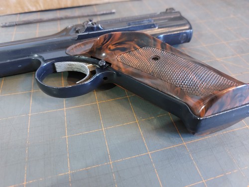 Crosman 600 .22 Cal Semi Auto CO2 Air Pistol In Rocket Box - Picture 6 of 11
