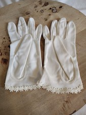 Beautiful Vintage Hansen Nyla Suede Size 6 1/2 Ivory Laced Gloves, Elegant