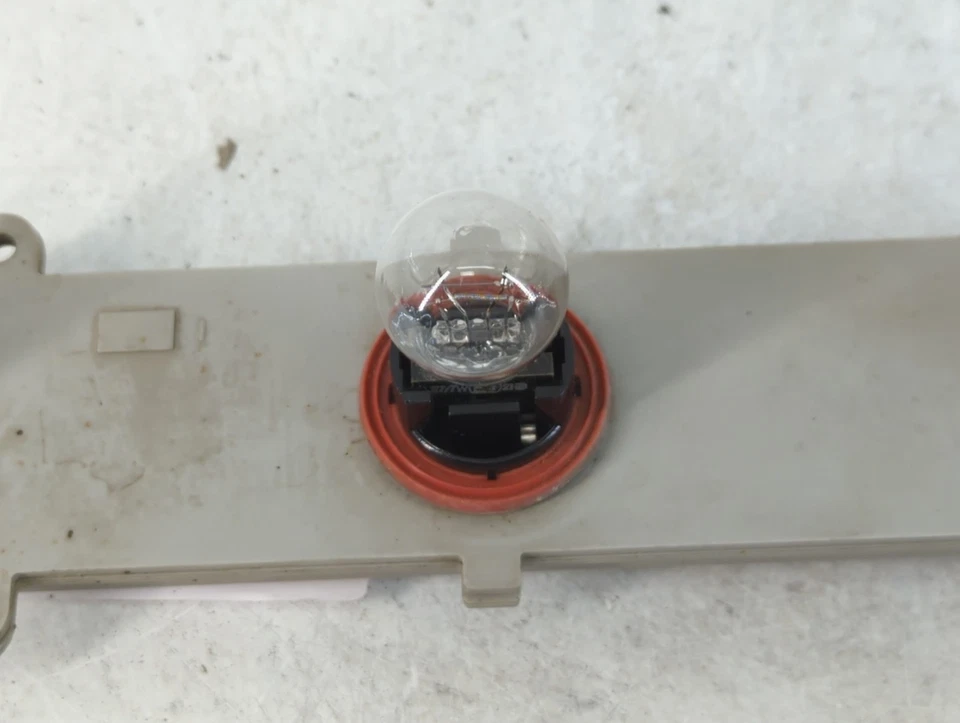 Luz de freno tapa central trasera Chevrolet Trail Blazer XQ9C1 Foto 3 de 4