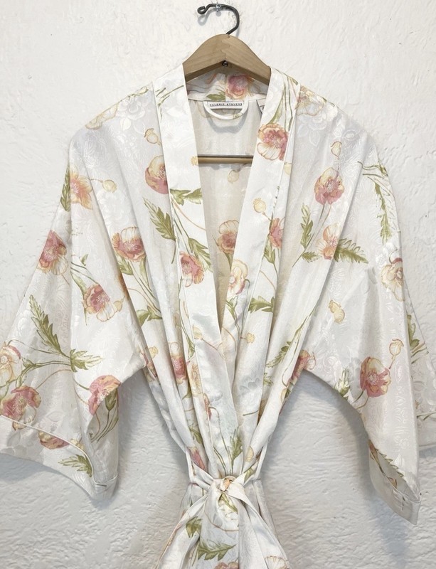 Vintage Robe Satin Floral Ivory Cream Peach Pink Floral Coquette Cottagecore M